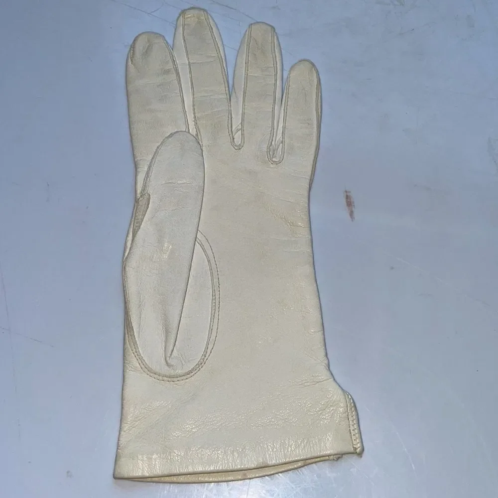 Vintage 50s/60s‎ size 6 off white leather gloves